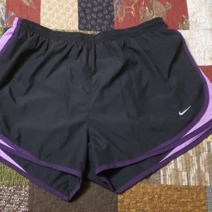 Women's XL Nike Dri Fit black/purple short